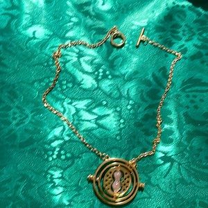Goldtone Pendant necklace